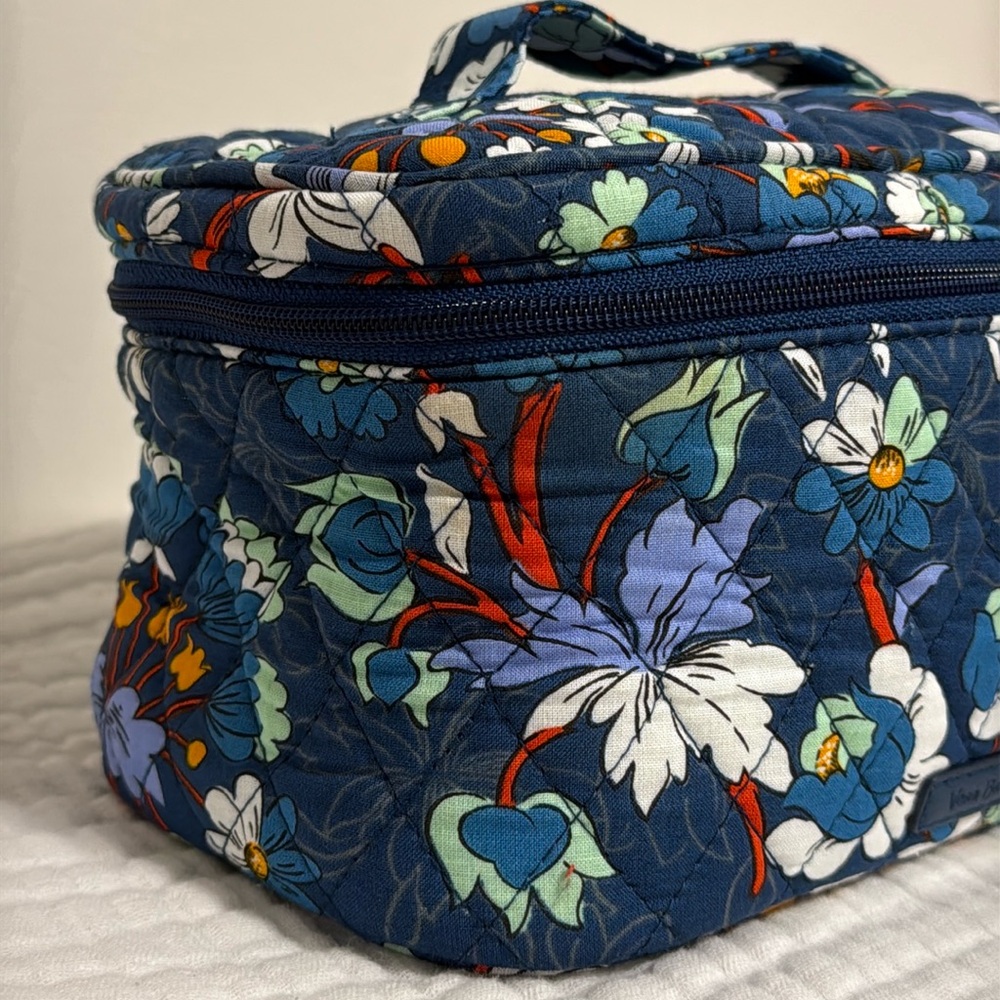 Vera Bradley train case floral bursts NWT - Picture 6 of 9